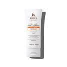 Bočica od 30 ml Kiehl’s Ultra-Light Daily UV Defense na bijeloj pozadini.