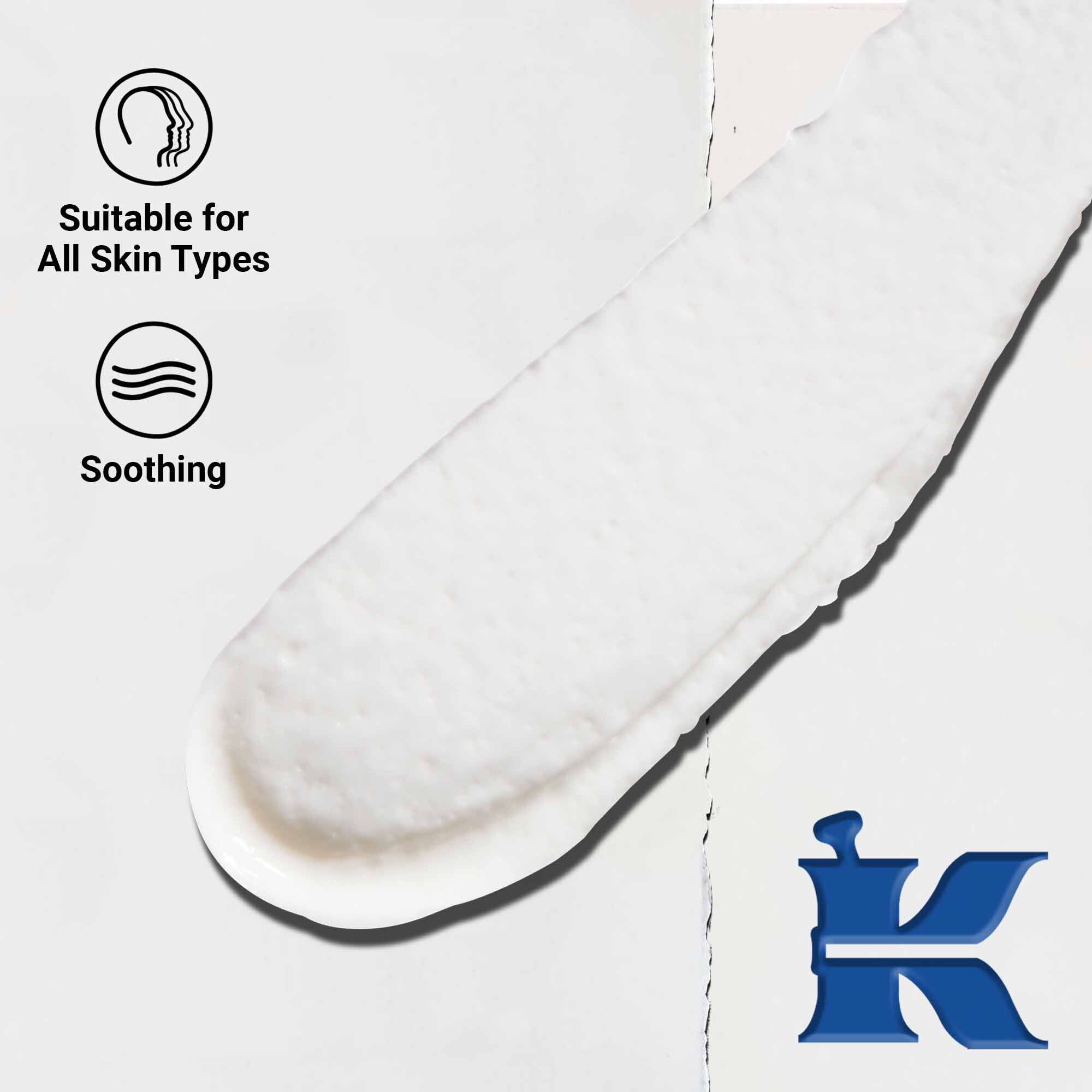 Krupni plan teksture Ultimate Brushless Shave Cream White Eagle. Tekst ističe da je prikladna za sve tipove kože, kao i njezinu umirujuću i neiritirajuću formulu.