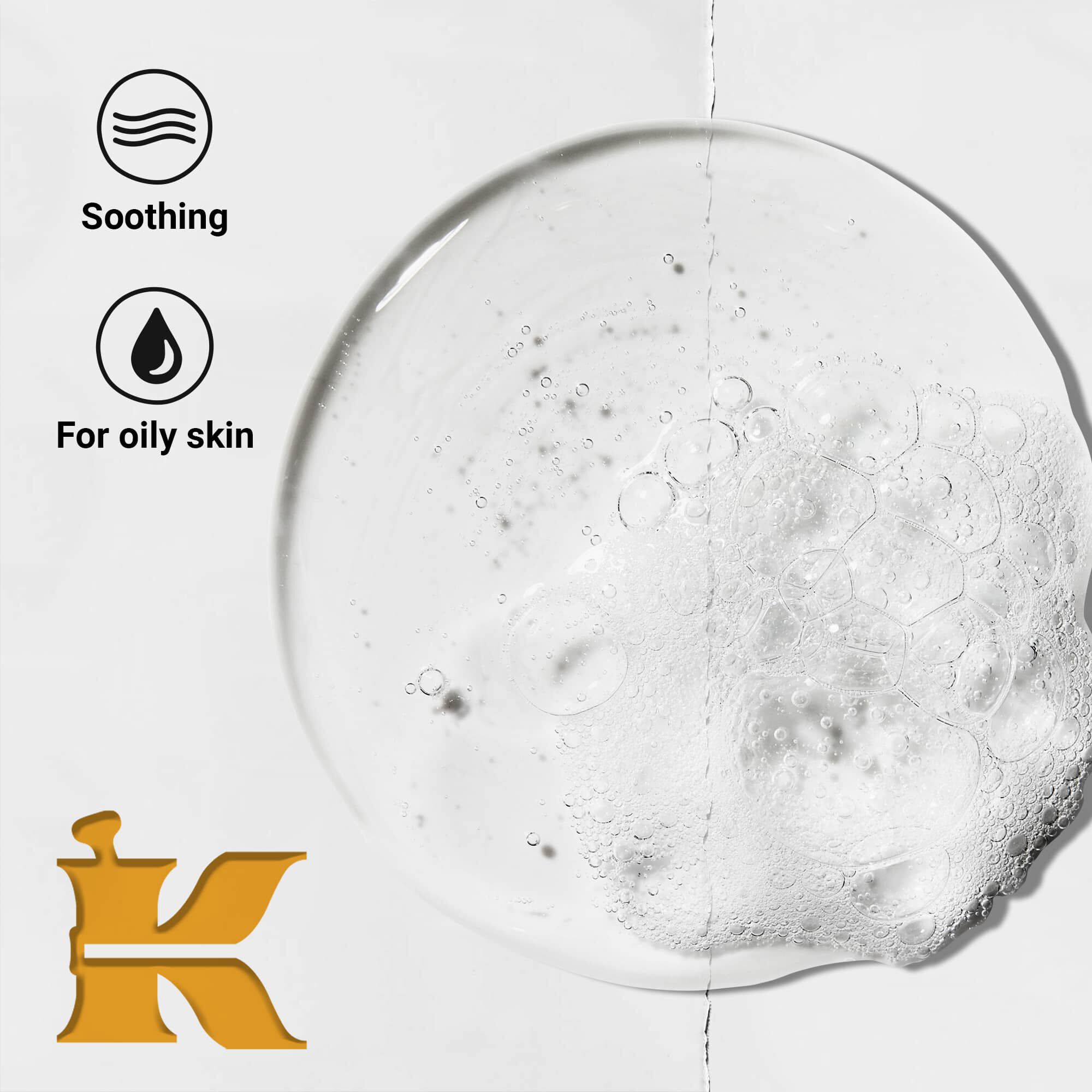 Fotografija teksture proizvoda s ikonama koje navode da djeluje umirujuće i da je formuliran za masnu kožu