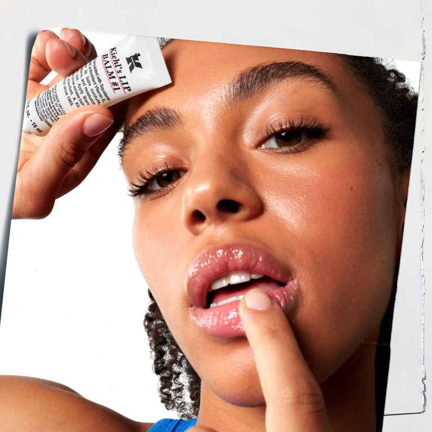 Nanošenje Lip Balm #1 balzama na usne, prikazuje njegovu upotrebu na koži.