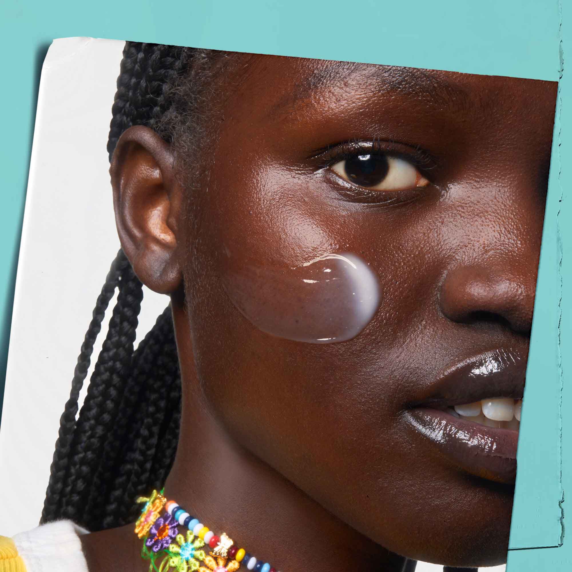 Expertly Clear Blemish-Treating & Preventing Lotion nanosi se na kožu.