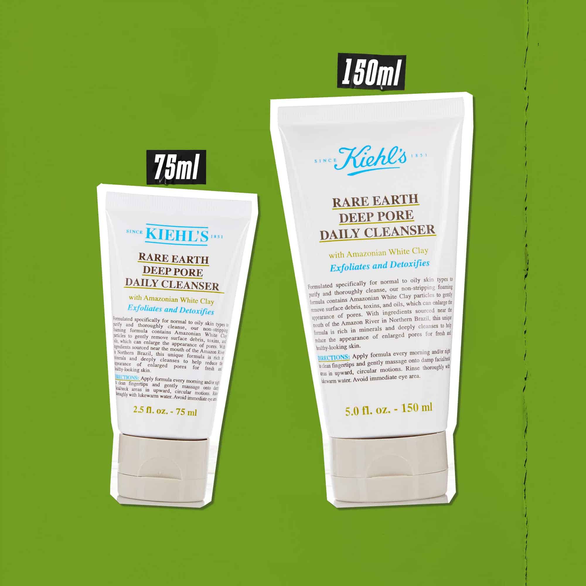 Tri tube Rare Earth Deep Pore Daily Cleanser u različitim veličinama (75 ml, 125 ml, 150 ml) na zelenoj pozadini.