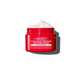 Crvena posudica kreme Kiehl’s Ultra Facial Meltdown Recovery Cream Whip, koja prikazuje pjenastu teksturu.