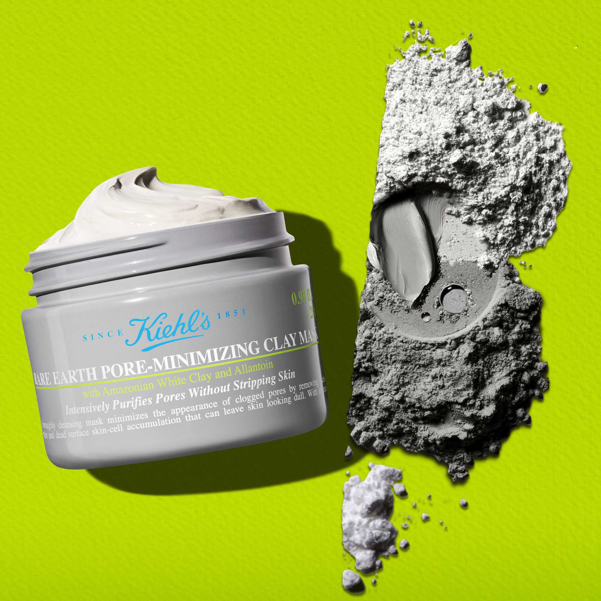 Sadrži amazonsku bijelu glinu iz pravedne trgovine, 96 % biorazgradivu formulu i posudice od 30 % reciklirane plastike (PCR)