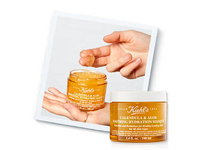 Ruka drži gel masku za lice Kiehl's s kalendulom i aloe verom, uz prikaz posude s maske.
