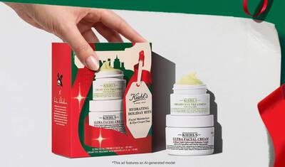 Poklon set za njegu kože Hydrating Holiday Hits na zelenoj pozadini koji sadrži Ultra Facial Cream i Creamy Eye Treatment with Avocado.